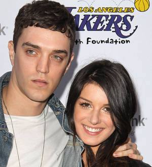 Shenae Grimes details rock 'n' roll wedding in new blog