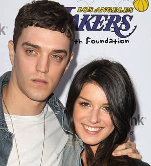 Shenae Grimes details rock 'n' roll wedding in new blog
