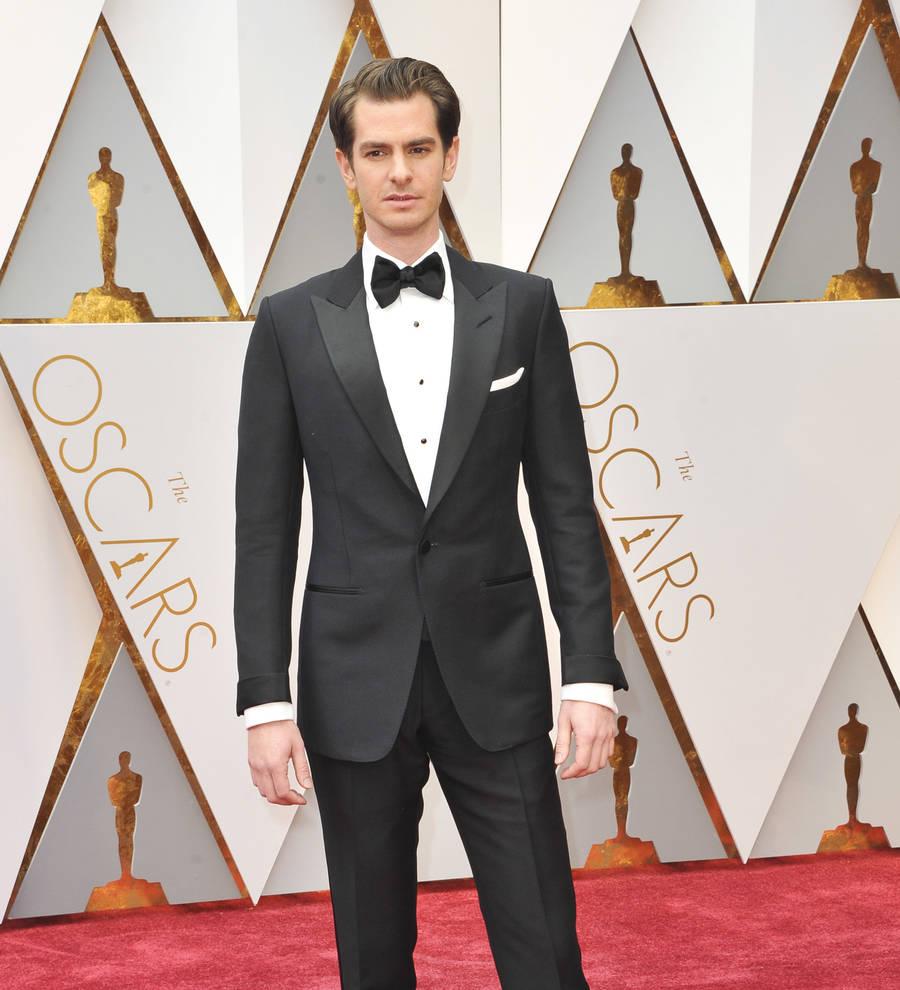 Andrew Garfield makes surprise appearance at drag queen revue