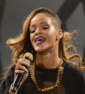 Rihanna's Winnipeg show delayed by 90 minutes after border drama
