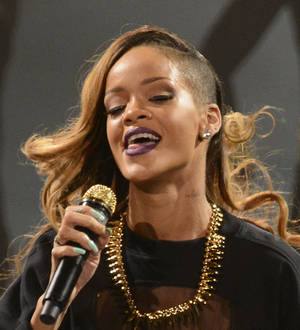 Rihanna's Winnipeg show delayed by 90 minutes after border drama