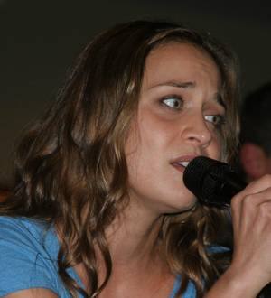 Fiona Apple storms offstage in Japan