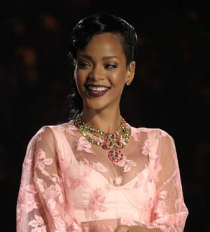 Rihanna's plane delayed by Mexican earthquake