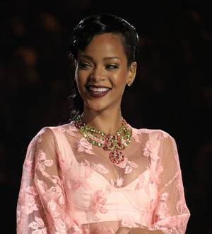 Rihanna's plane delayed by Mexican earthquake
