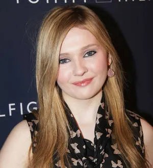 Abigail Breslin freaks out teen with crazed phone call