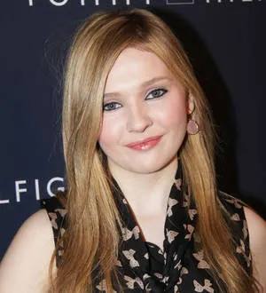 Abigail Breslin freaks out teen with crazed phone call