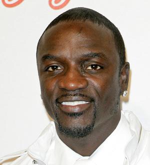 Akon keen to sign American Idol star