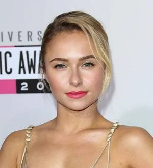 Hayden Panettiere praises police after car crash