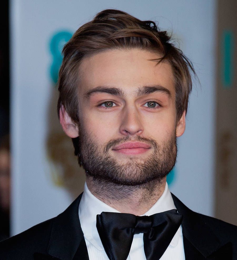 Douglas Booth and Bel Powley go public with romance