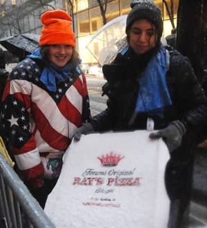 Justin Bieber treats fans to hot pizza during blizzard