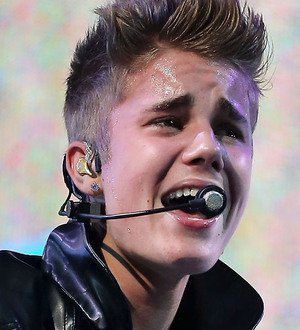 Justin Bieber duets with Usher in Las Vegas