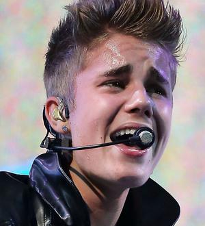 Justin Bieber duets with Usher in Las Vegas