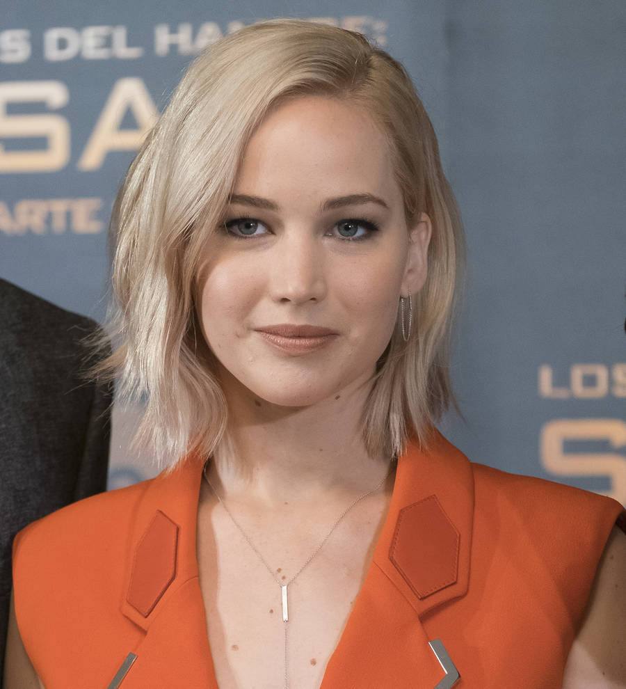 Jennifer Lawrence given puppy during photo leak scandal