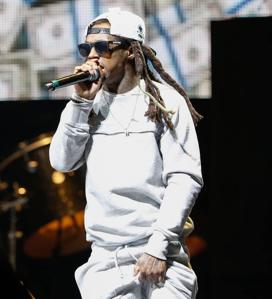 Lil Wayne considered suicide in jail