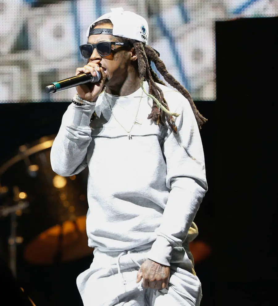 Lil Wayne considered suicide in jail