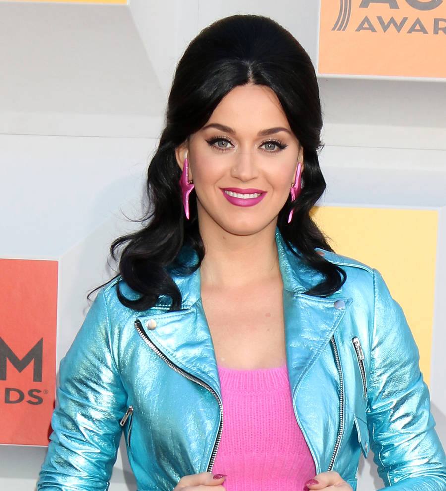Katy Perry & Orlando Bloom take romance to Disneyland Shanghai