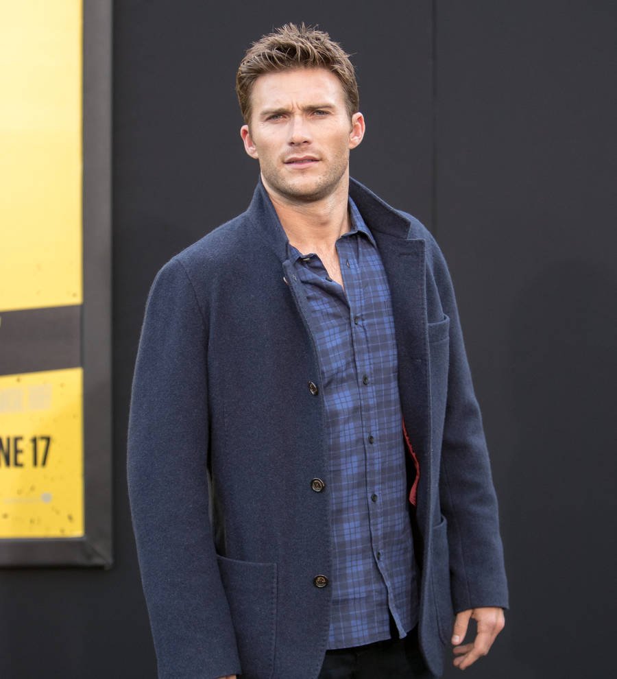Scott Eastwood photographed 'kissing' Charlotte McKinney