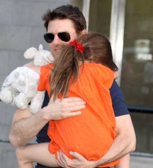 Tom Cruise keeps in touch with daughter with daily phone calls