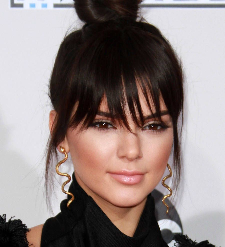 Kendall Jenner pranks sister on TV with baby news