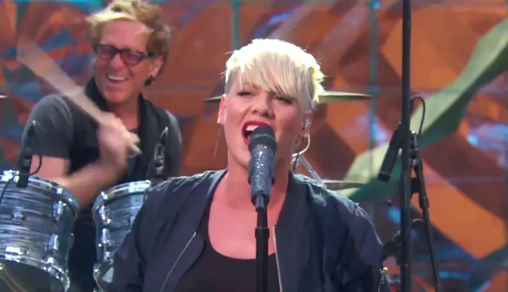 P!nk Debuts New Theme Song for "The Ellen Show"!