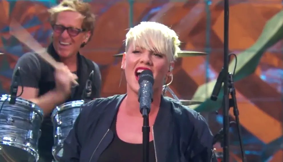 P!nk Debuts New Theme Song for "The Ellen Show"!