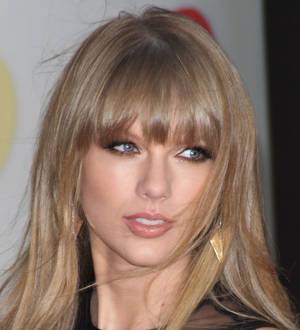 Taylor Swift worried over videos on Ed Sheeran's lost phone