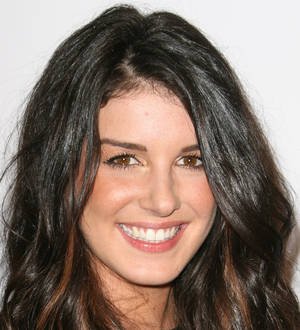 Shenae Grimes is engaged