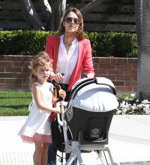 Jessica Alba's daughter steals her belongings