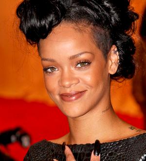 Rihanna prompts health scare after IV drip photo