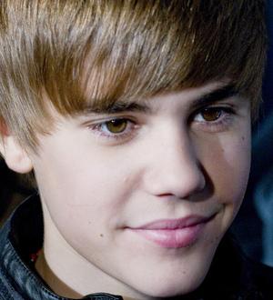 Bieber & Gomez 'kissing' Snap Is Fake