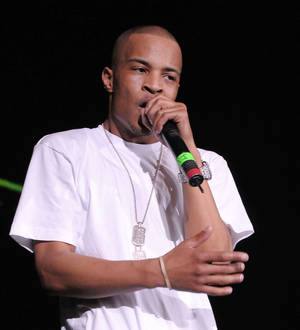 Rapper T.I. aids car crash victim
