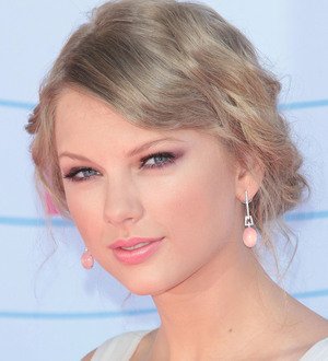 Taylor Swift leads CMA Awards nominations