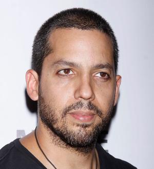 David Blaine cheers up storm victims with card tricks