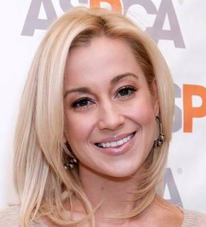 Kellie Pickler entertains soldiers during Christmas troops tour