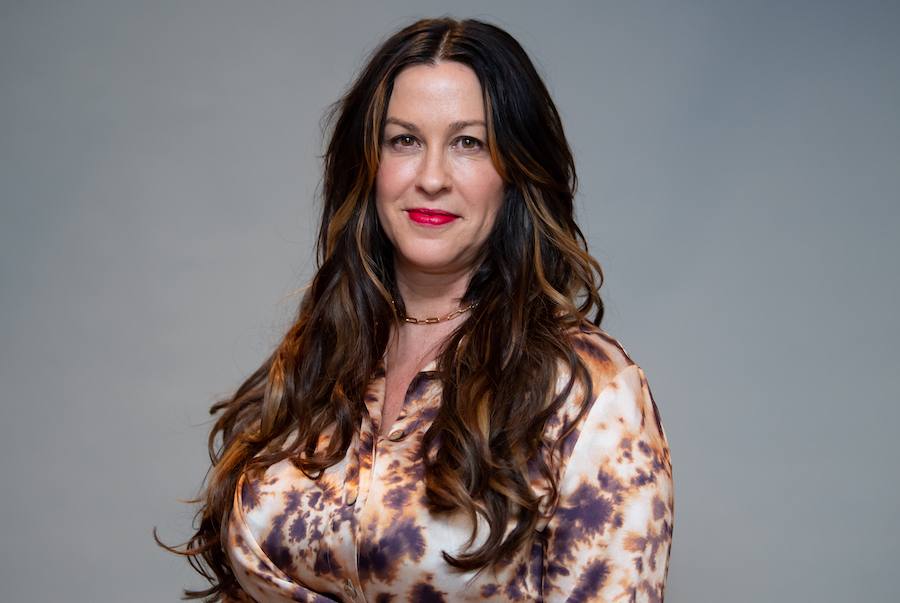 Alanis Morissette Exec Producing TV Sitcom Based On Her Life!