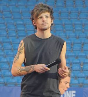 One Direction attend Louis Tomlinson's family wedding