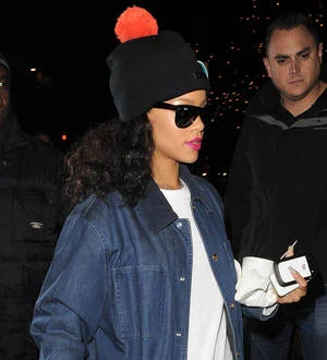 Rihanna posts new set of provocative images online