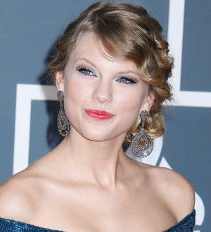 Swift's Guitar a Hot Item Online