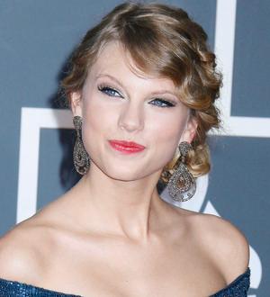 Swift's Guitar a Hot Item Online