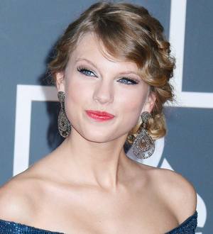 Swift's Guitar a Hot Item Online