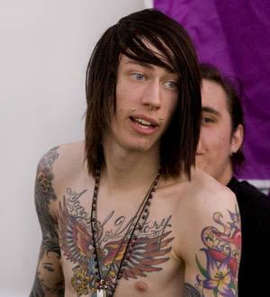 Trace Cyrus pulls out of Canada concert due to health concerns