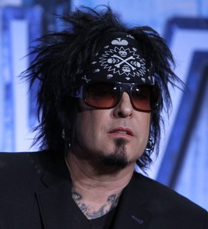 Nikki Sixx to face surgery for sinus problems