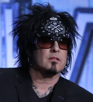 Nikki Sixx to face surgery for sinus problems