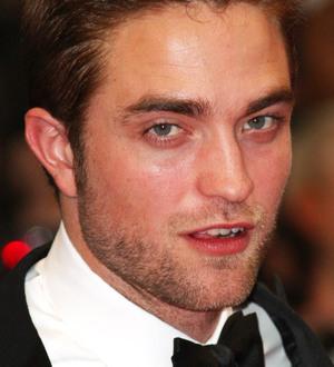 Robert Pattinson snaps intrusive fans