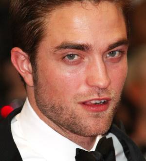 Robert Pattinson snaps intrusive fans