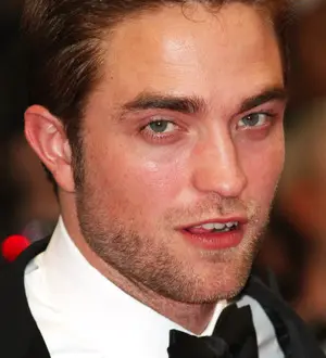 Robert Pattinson snaps intrusive fans