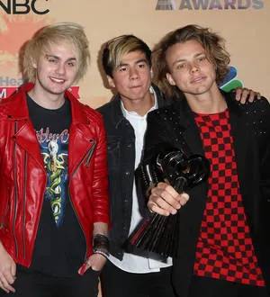 5 Seconds of Summer writing new material with Nikki Sixx