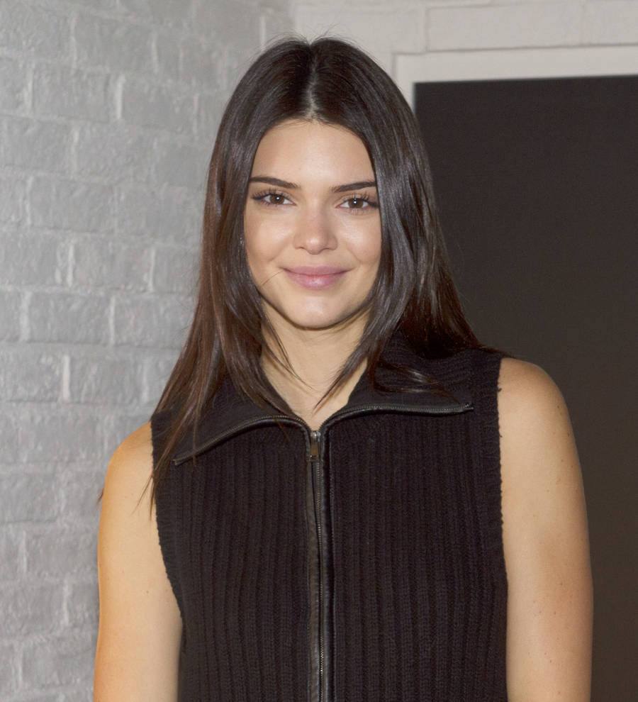 Kendall Jenner gets behind the wheel of a classic car