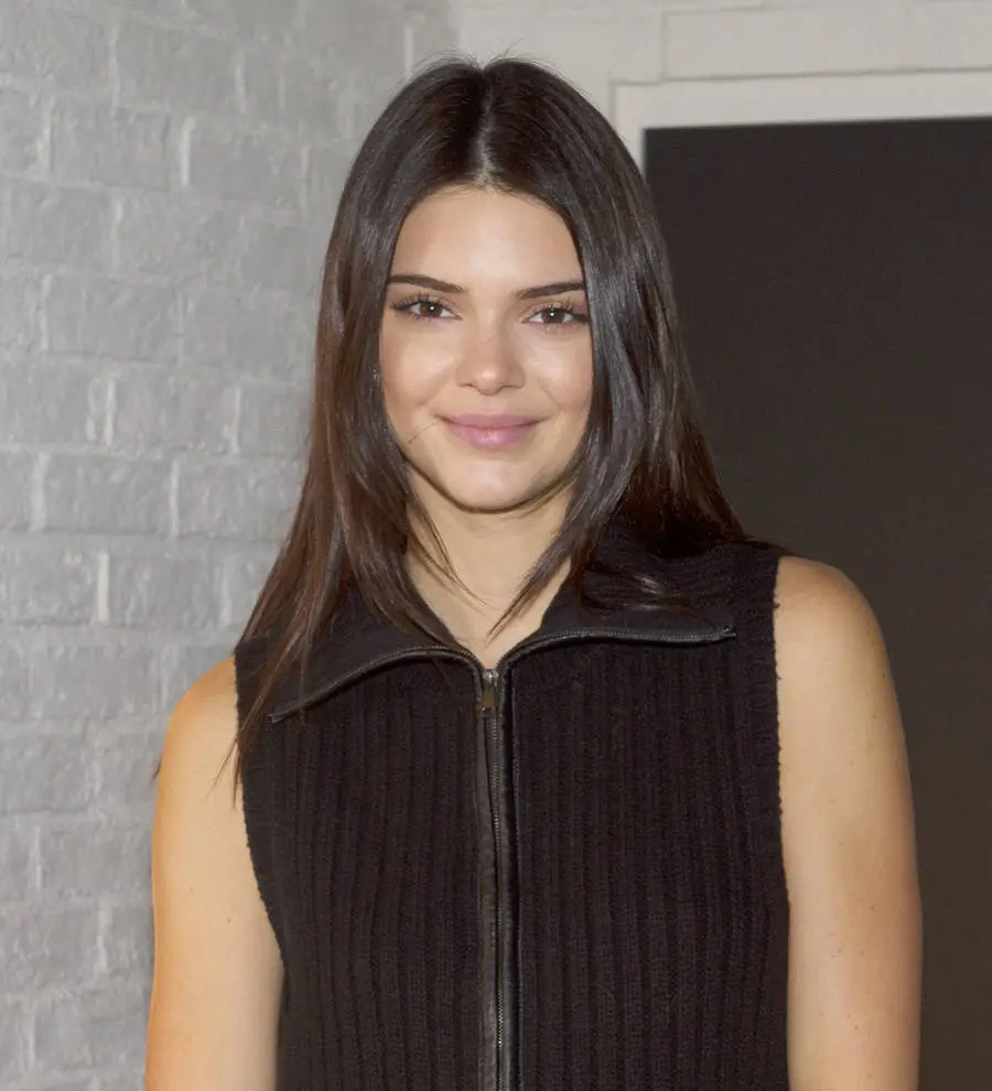 Kendall Jenner denies punching paparazzo
