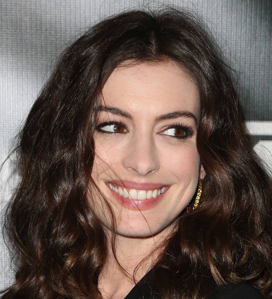 Anne Hathaway in talks to play living doll Barbie